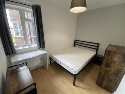 NEW Room Near Gunnersbury Station Main Photo