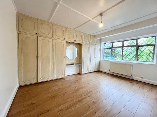 1 Spacious Double Room Available in Southgate Main Photo