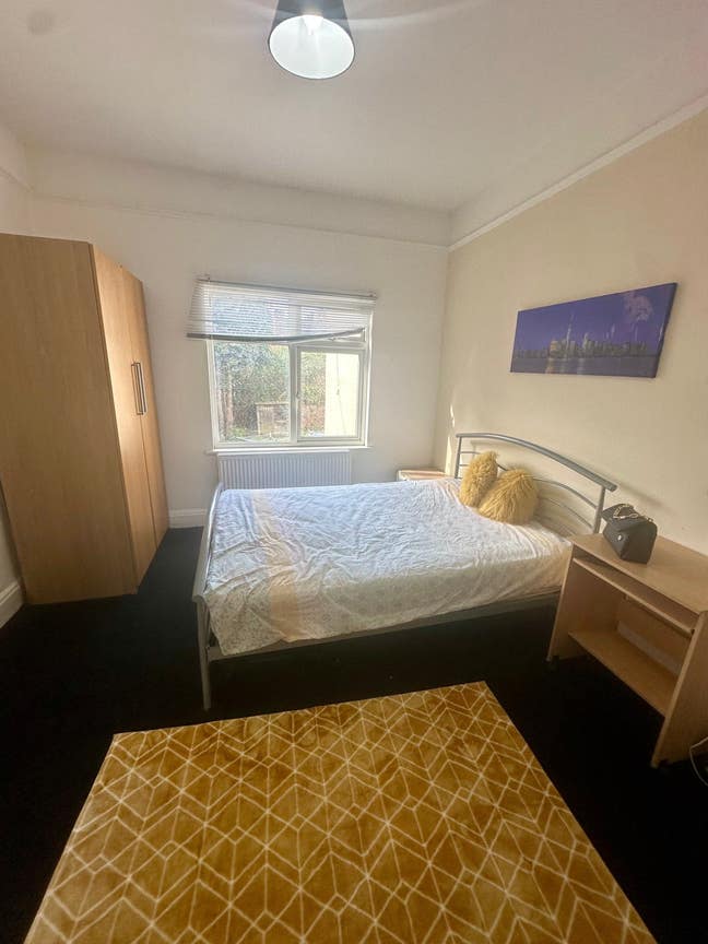 Cozy room near city centre  Main Photo