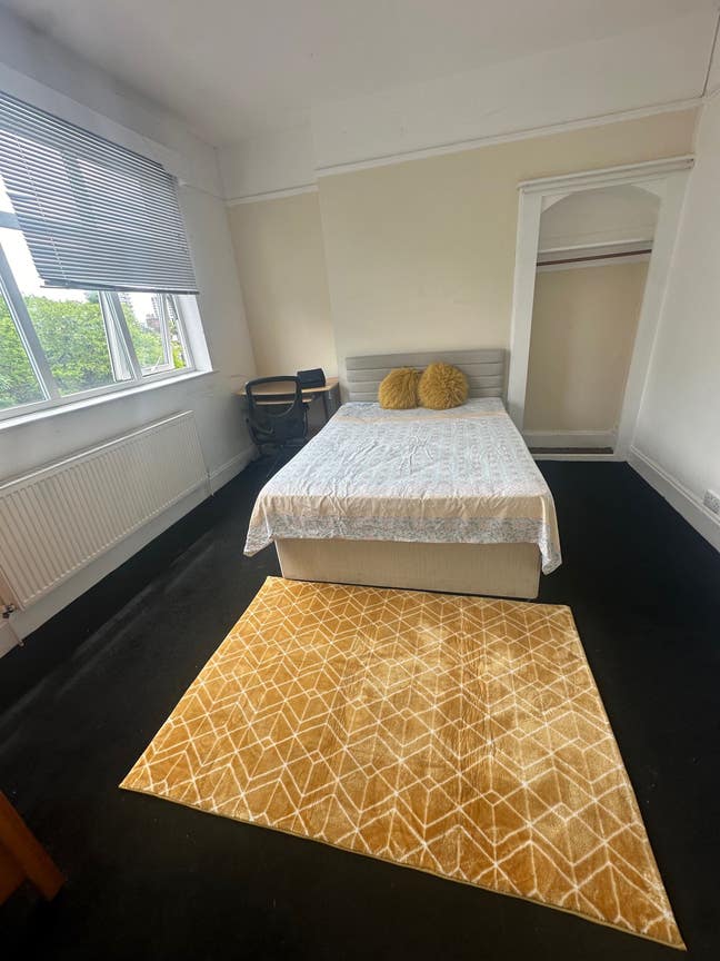 Cozy room near city centre  Main Photo