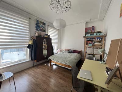 Large double room Short-term let Main Photo