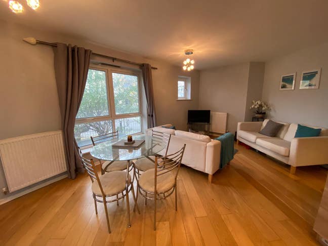 Double bedroom with own bathroom – woman preferred Main Photo