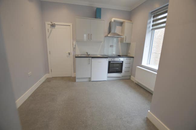  *Double Bedroom with Own Kitchenette* House Share Main Photo