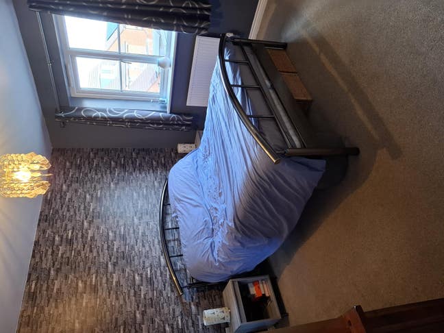 Large Double Room with En-Suite Shower Room  Main Photo