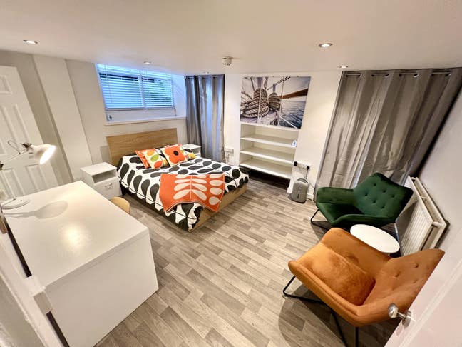 🌿Lge Ensuite Rm, Sofa , Priv Gdn & Ent, Well Man 🌿 Main Photo