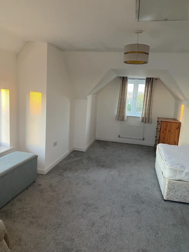 Large double room with ensuite  Main Photo