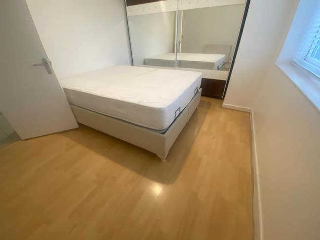 Spacious Room for Rent – Excellent Location (Old S Main Photo