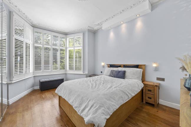 Large Double Room in 2-bed maisonette in Wimbledon Main Photo