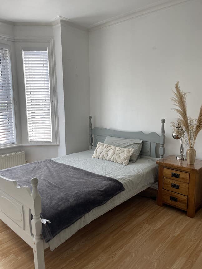 1 large double room available near all amenities  Main Photo