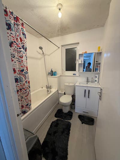 One room available in sharing house  Main Photo