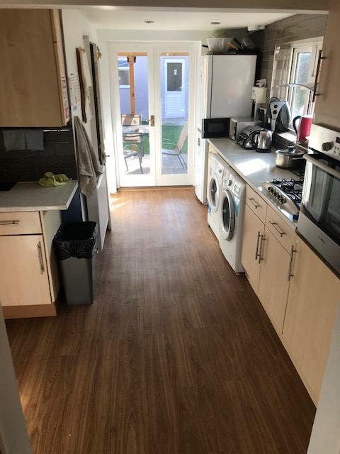 Double Room Shared House nr Slough High Street(R2) Main Photo