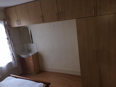 Single & Double Rooms (R2&R5) near Slough High St Main Photo