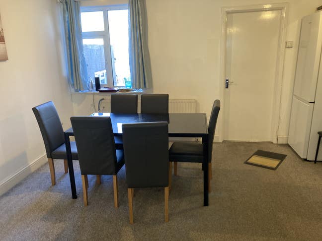 Lovely loft room in Stratford e15  ready to move  Main Photo