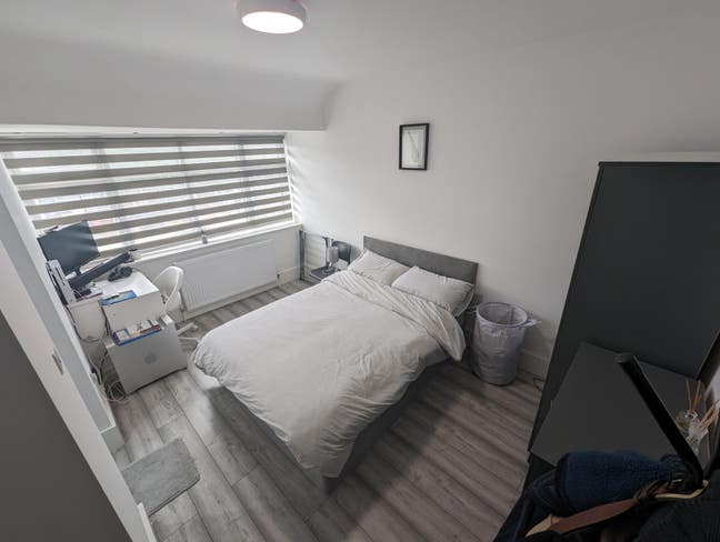 Modern Ensuite 🚶‍♂️ 14Min Walk to Stn + Bills Inc Main Photo