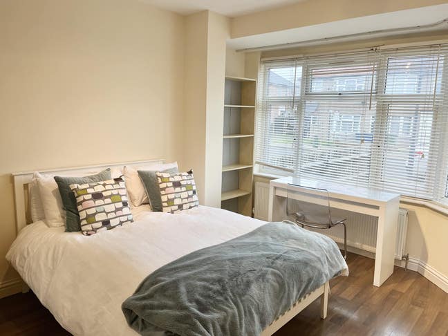 Ensuite Rooms in Harrow - Shared Garden Main Photo