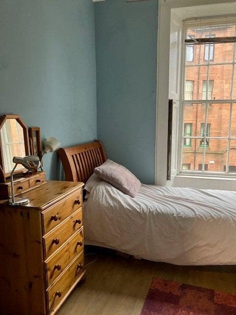 Female Student Flatmate (Bedroom Sublet)  Main Photo