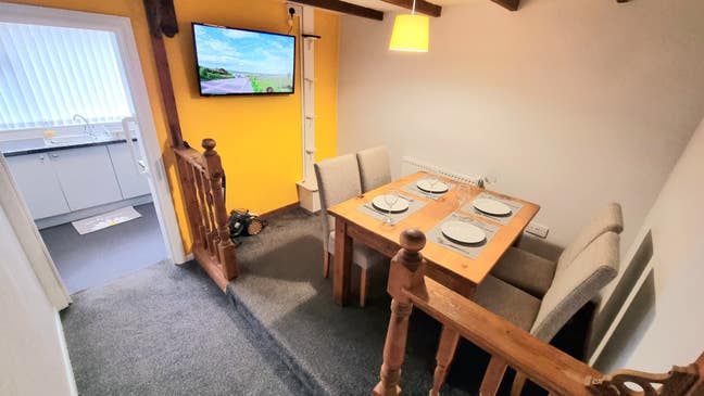 Beautiful double room available NOW near Hospital Main Photo