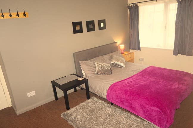 Large Studio double room available near Hospital Main Photo
