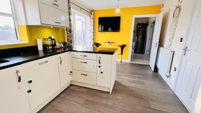 Big double room for rent Main Photo