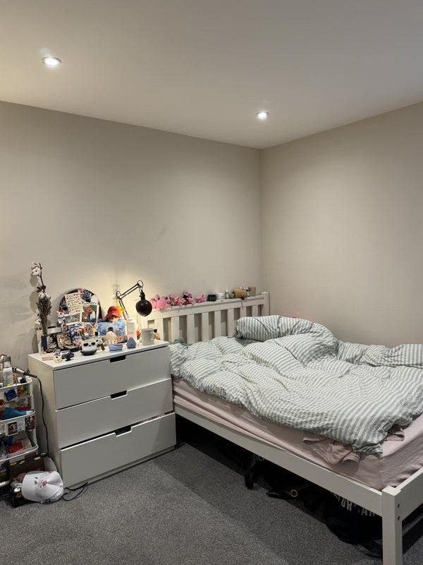 Lovely flat for long-term rent on Leith Main Photo
