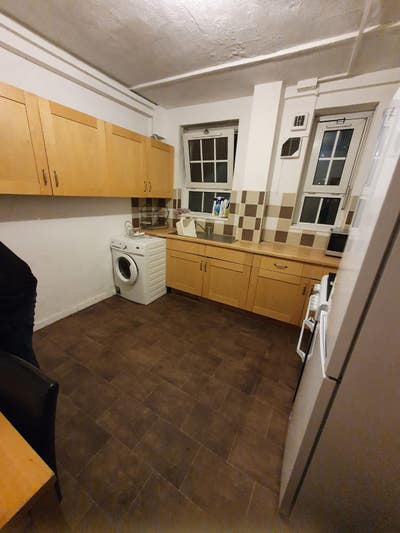 Single Fully Furnished Room Available in Shadwell Main Photo
