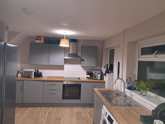 Large double room - all bills included Main Photo