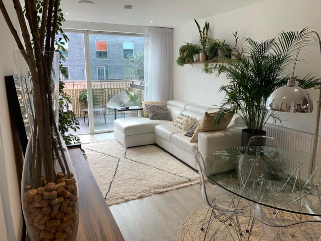 Flat with Canary Wharf views  Main Photo