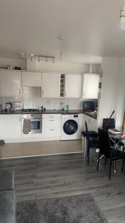 Double Room (Ensuite) in Modern 2-Bed Apartment Main Photo