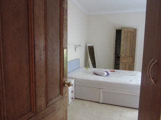 Large furnished en-suite room in Beautiful Flat Main Photo