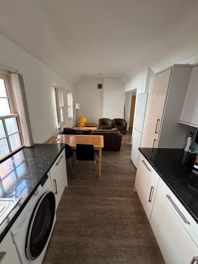 City centre Furnished Rooms available  Main Photo