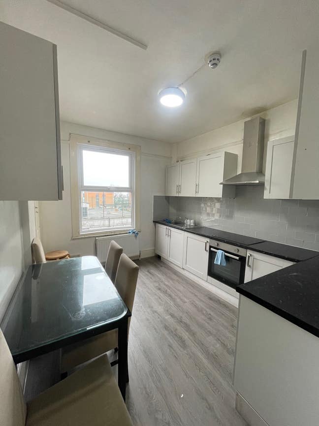 Rooms to rent  Main Photo