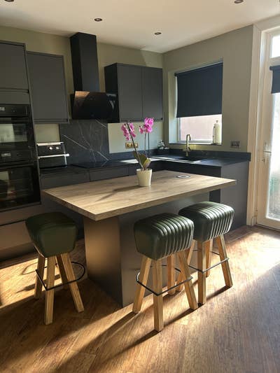 Nr  Whitegate Dr PLAB  2 Short stays available   Main Photo