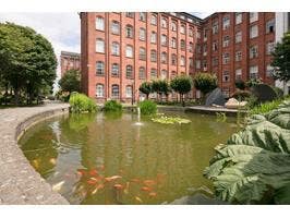 Luxury One bedroom flats in a private Bow Quarter Main Photo