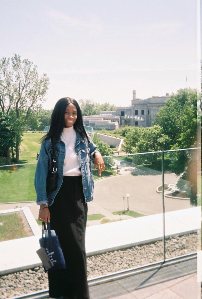 25F Canadian Postgrad Searching Short Lets Main Photo