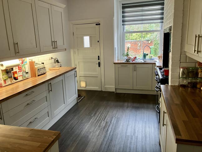 * SOLE use of property * Double room with ensuite Main Photo