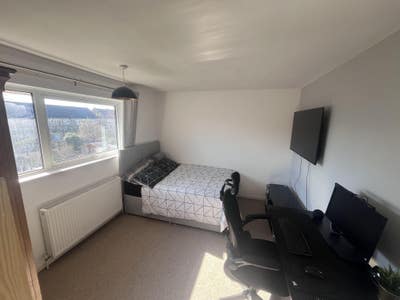 Double Room and Single Room, All Bills Included  Main Photo