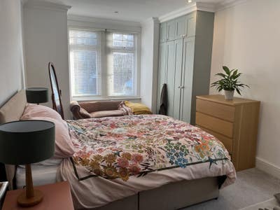 M-F Only - Lovely sunny and quiet room  Main Photo