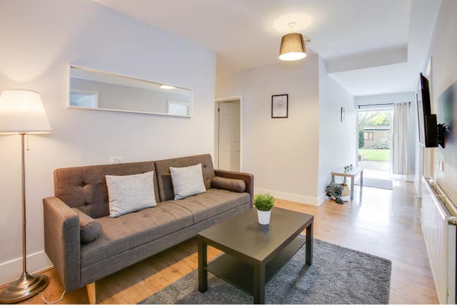 ⭐️Large Double Room Close to Ealing Broadway⭐️ Main Photo