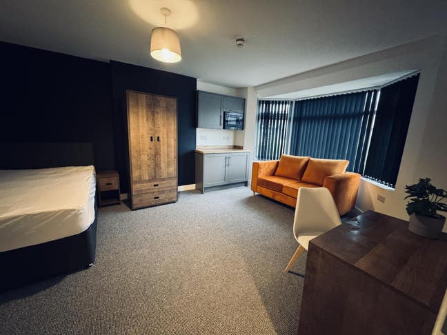 Stunning Studio Rooms Available Main Photo