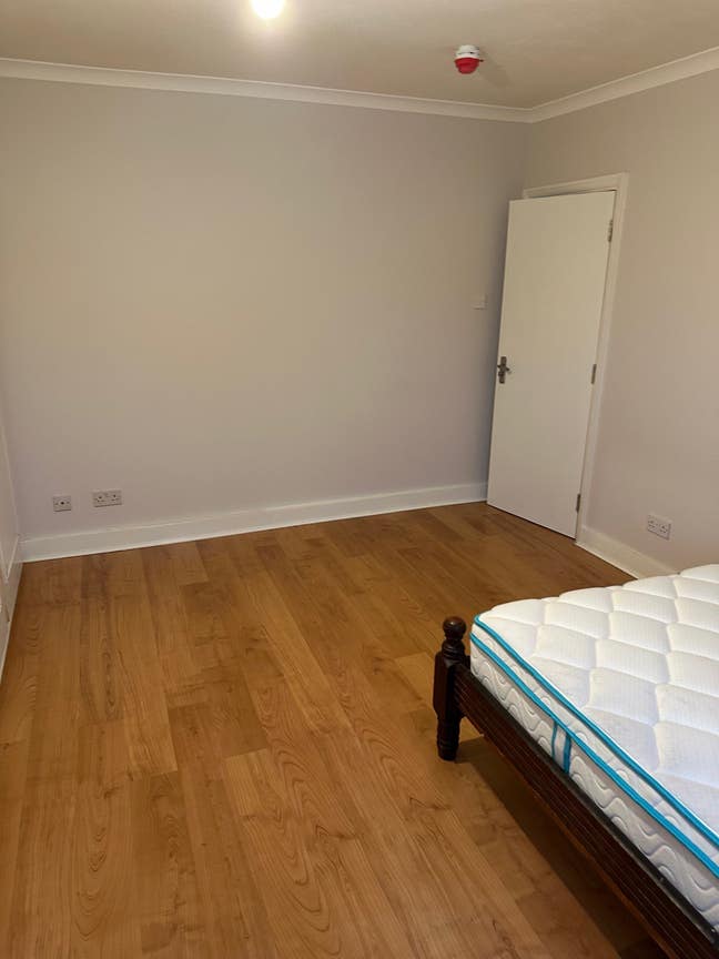 2 bed room available  Main Photo