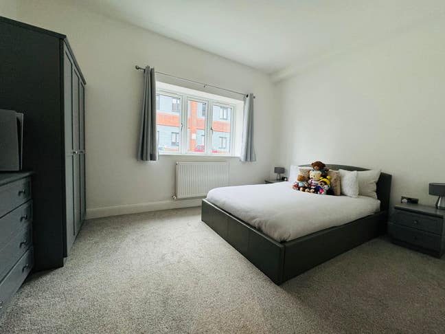 Double Room Available in New Build-East Grinstead Main Photo