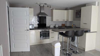2 Single bedrooms in 2 bedroom flat, close to RIE. Main Photo