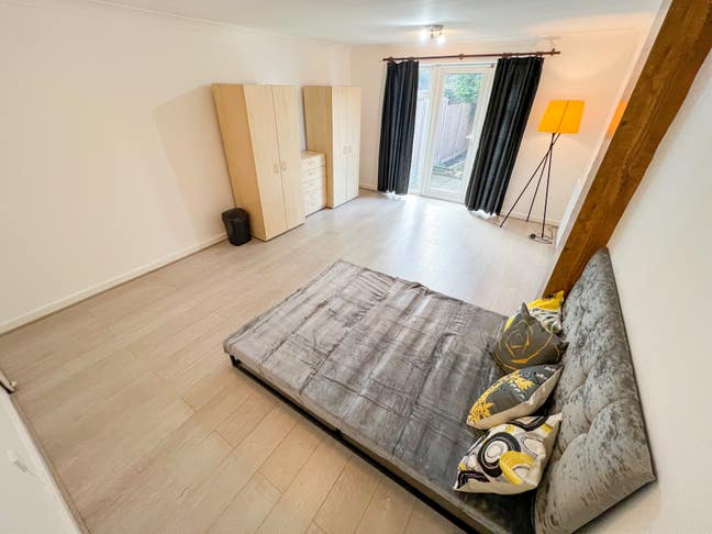 Double room in Hendon close to MDX Main Photo