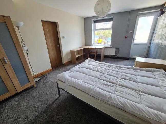 Rooms in a shared house Main Photo