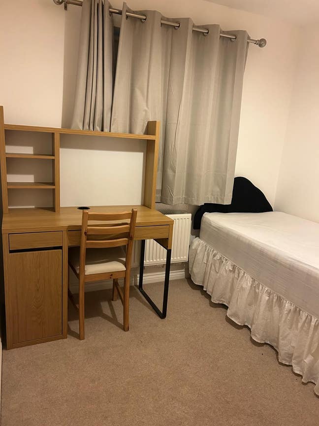 Spacious single room in a quiet home Main Photo