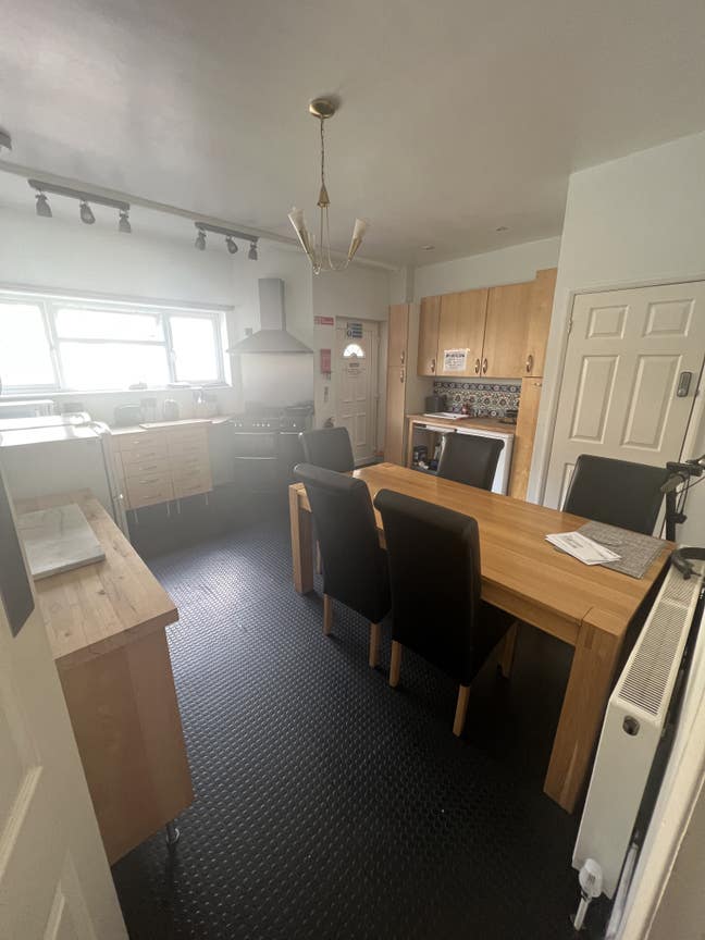 **1 room remaining in 5 Bed HMO** Main Photo