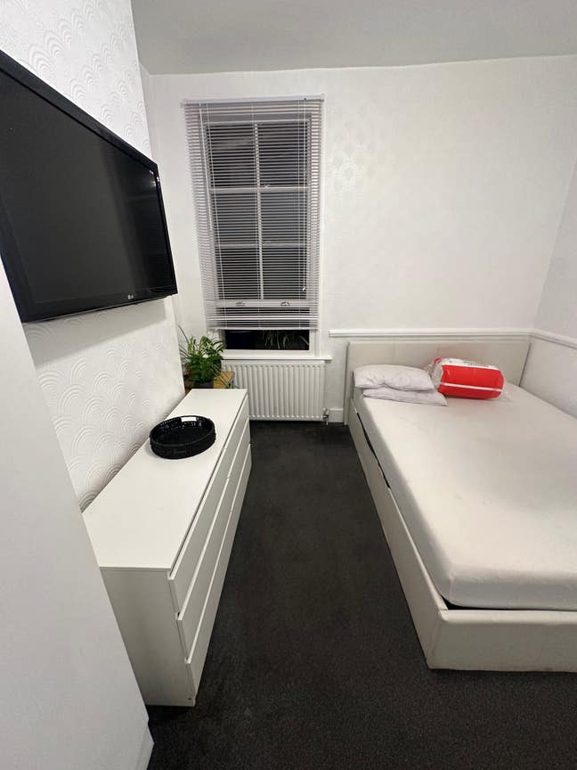 Double bedroom furnished room  Main Photo