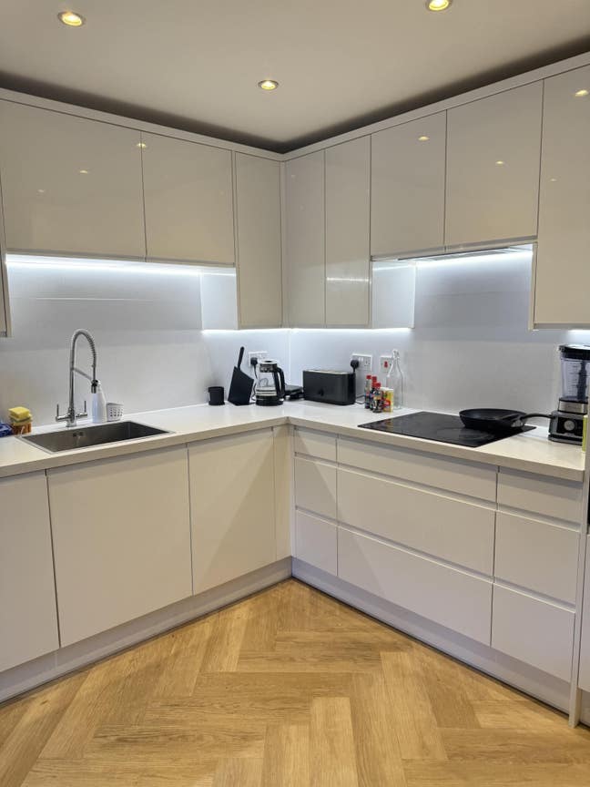 King-Size Ensuite Room – Bills Included Main Photo