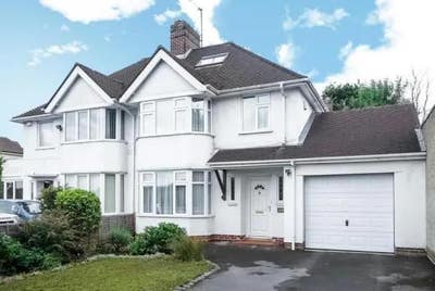Furnished Upstairs Rooms * 2 for a Professional Main Photo