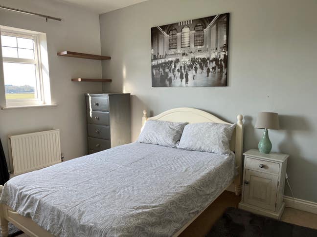 Double room 10 mins from town centre  Main Photo